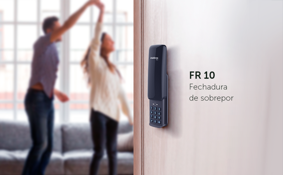 Fechadura digital na porta da casa
